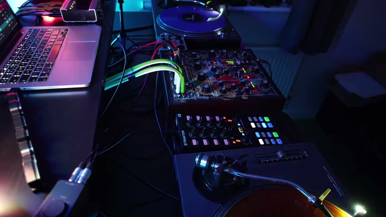 Studio Sessions 004 with Taula 2 Rotary Mixer