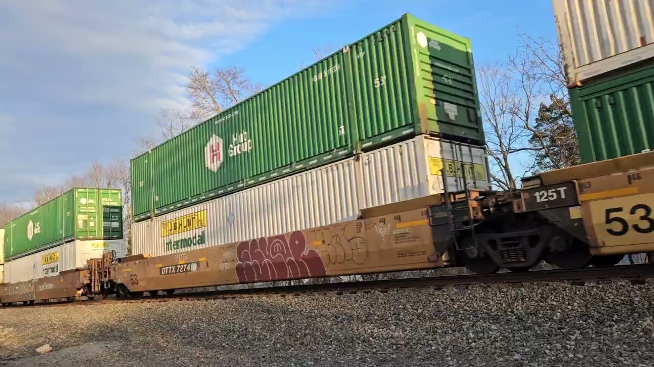 NS 4228 Leads NS 4501 NS 4637 NS 1088 on NS 27A Passing Through in Boyce VA