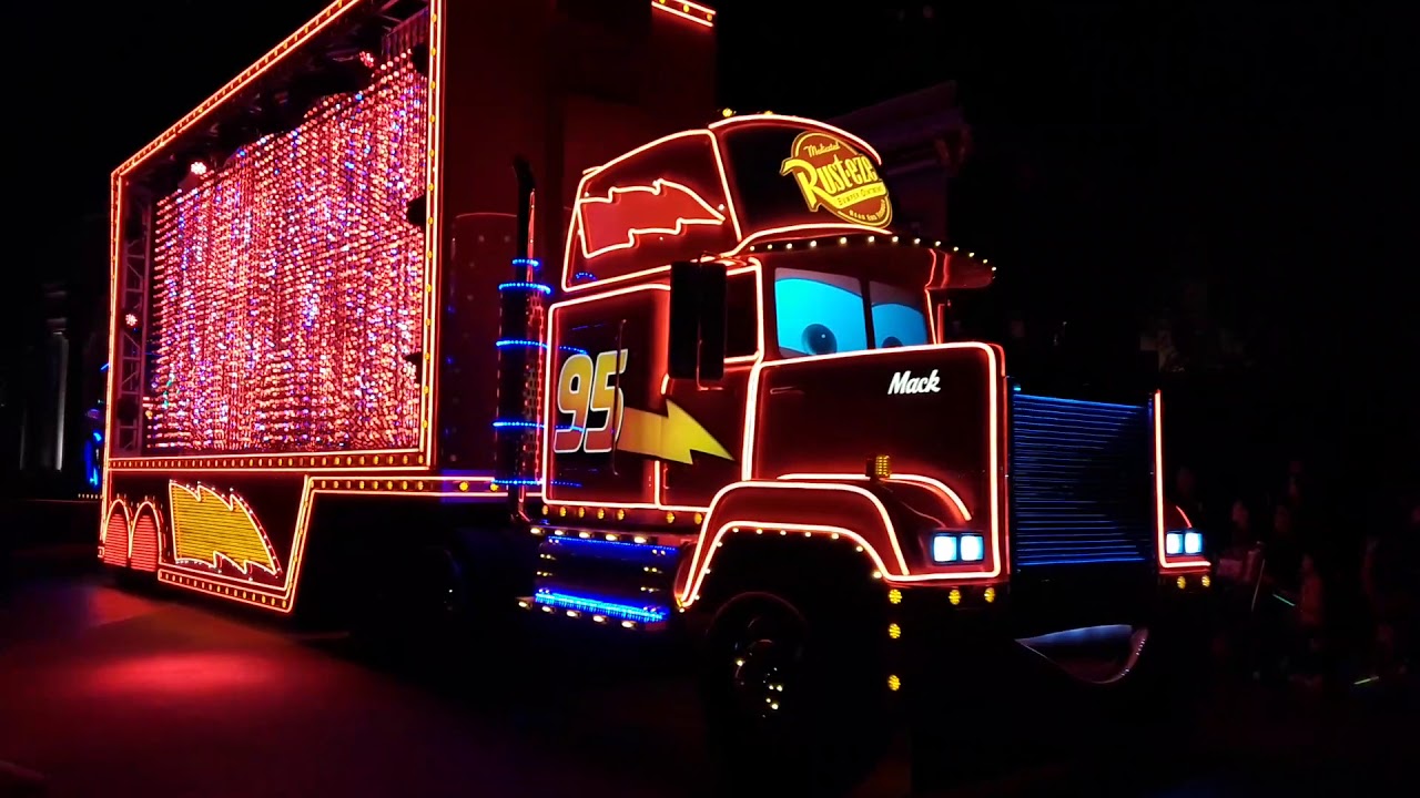 My Paint the night parade costume cast member reactions
