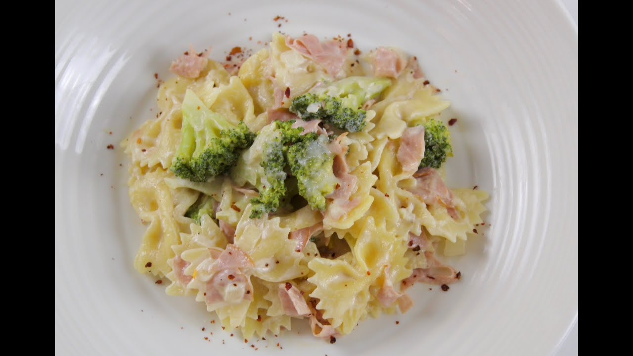 Macarrão  com Creme de Leite e Brócolis