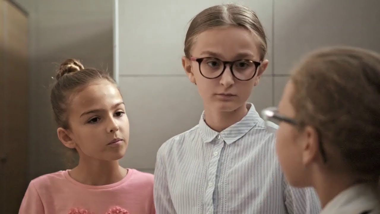 Babské reči na záchodoch (BOLA RAZ JEDNA ŠKOLA)