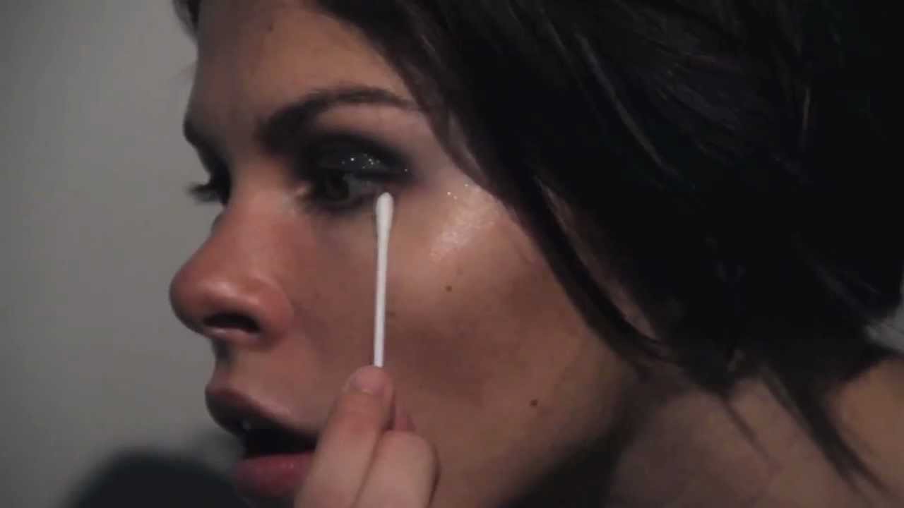 How To: Create a Glittery Smoky Eye