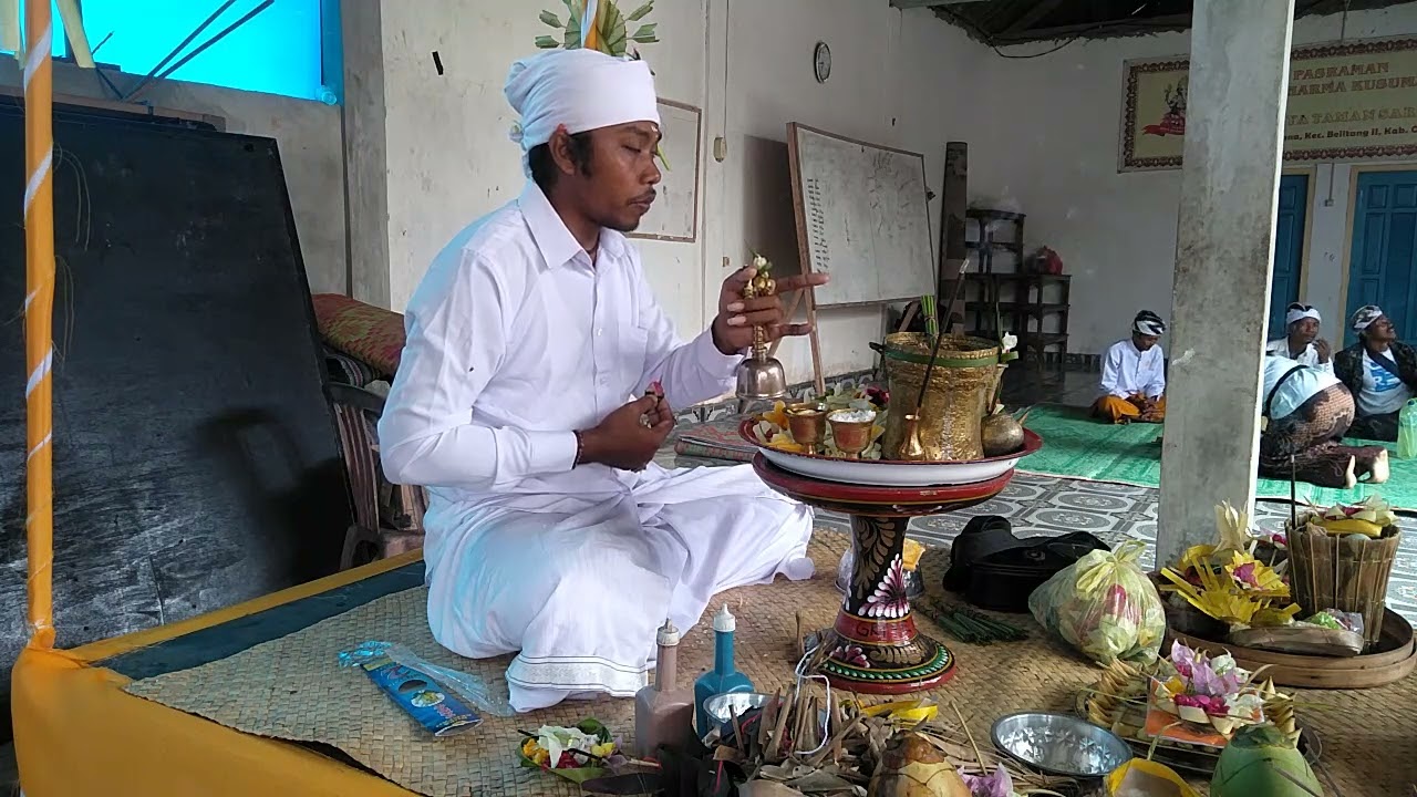 Dudonan Nganteb/ Pengastawa Jero Mangku