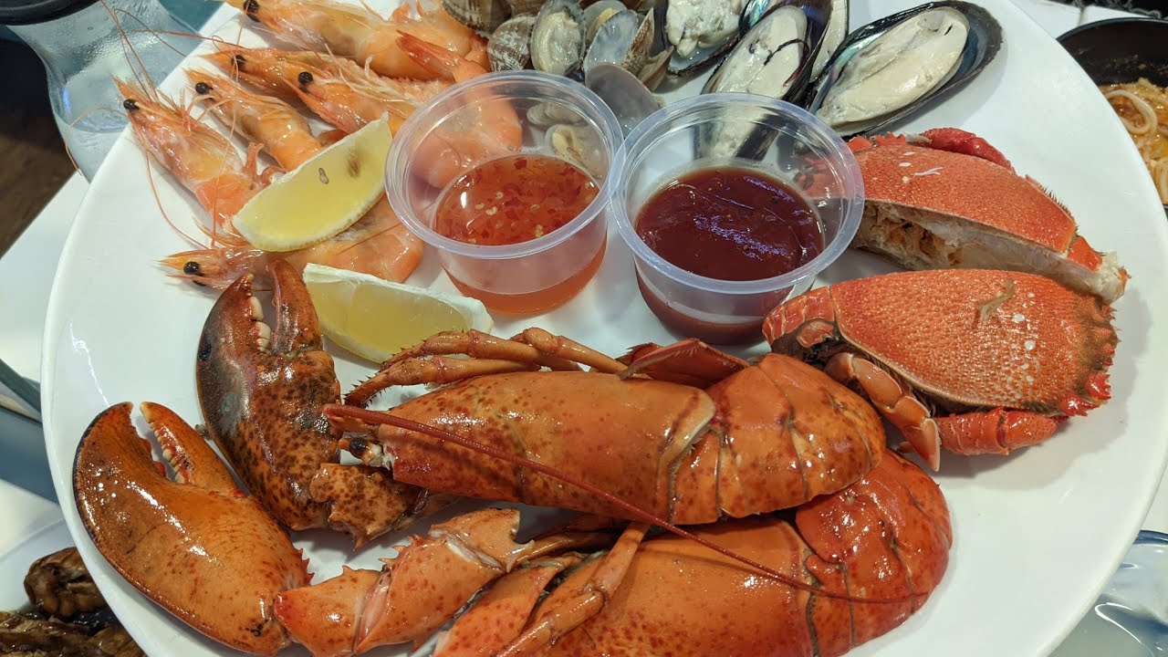 Fresh Awesome Lobster & Seafood Buffet Deal at Tiffany, Furama City Centre 🇸🇬
