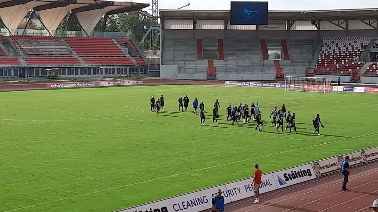 Fans und Mannschaft feiern ersten Sieg in der Saison👏🤝