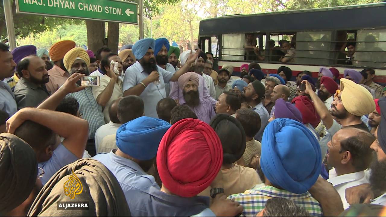 India bans diesel taxis in New Delhi to clean up air