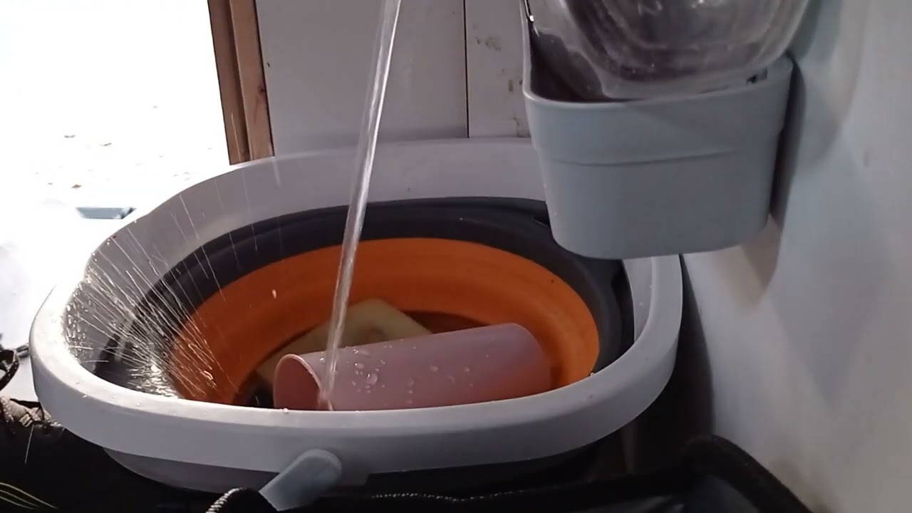 Mini kamper własnej roboty a komfortowe życie i spanie.