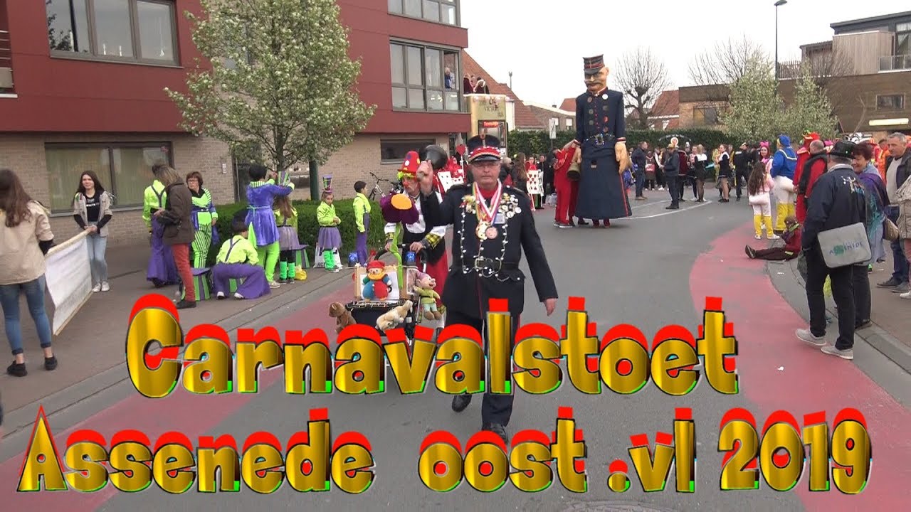 de volledige  carnaval avond lichtstoet van  Assenede 6 april 2019