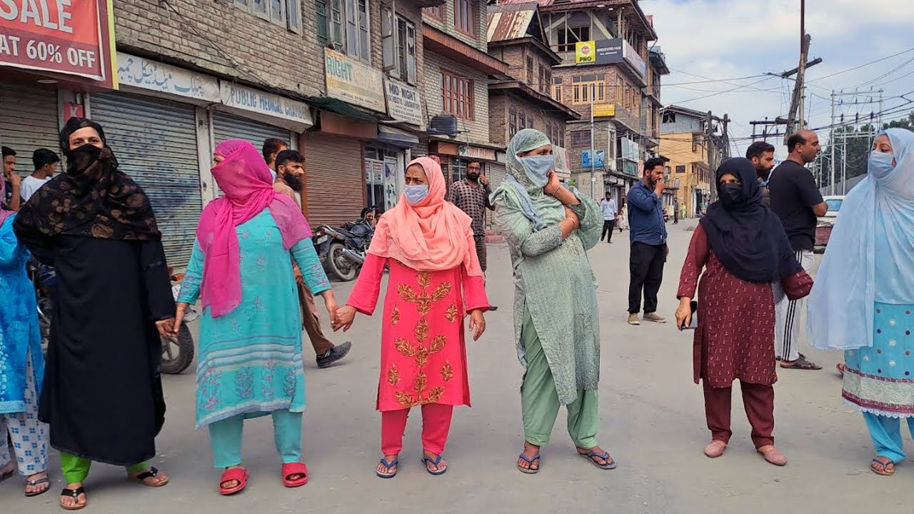 Srinagar: Chattabal Residents Protest against installation Of  Smart Meters