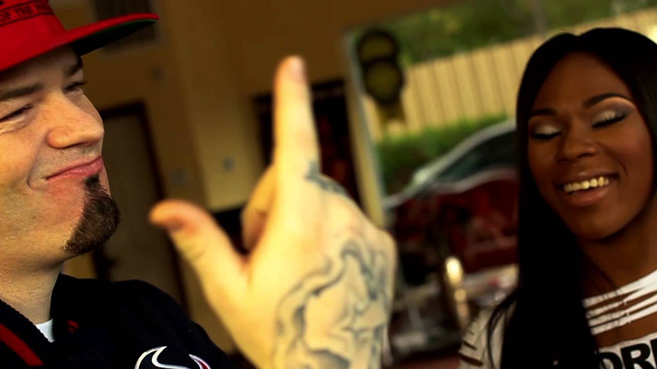 Texan Wire Wheels - Poking Out Feat. J-Whyte, Paul Wall & Alley Kat