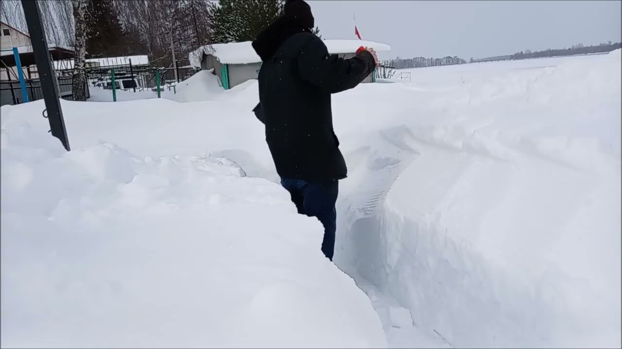 20.02.2026 Зимние хроники Робинзона на базе. Снова очистка от снега и купание при +1 воды в озере.