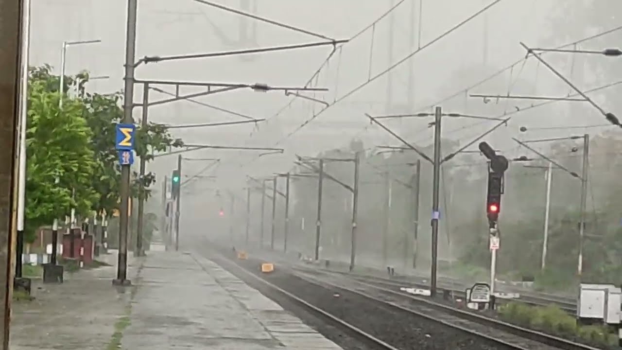 TRAIN IN EXTREME HEAVY RAINFALL - DURONTO+ DURGIANA - INDIAN RAILWAYS