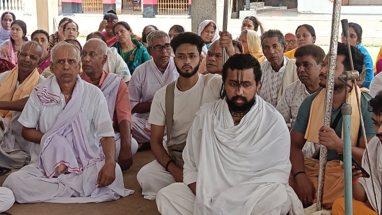 ভোগ আরতি কৃতন ,পরিবেশনাই:শ্রীশ্রী ১০৮ শ্যামসুন্দর দাস দেবাচার্য্য জি মহারাজ স্থান খেতুরী ধাম