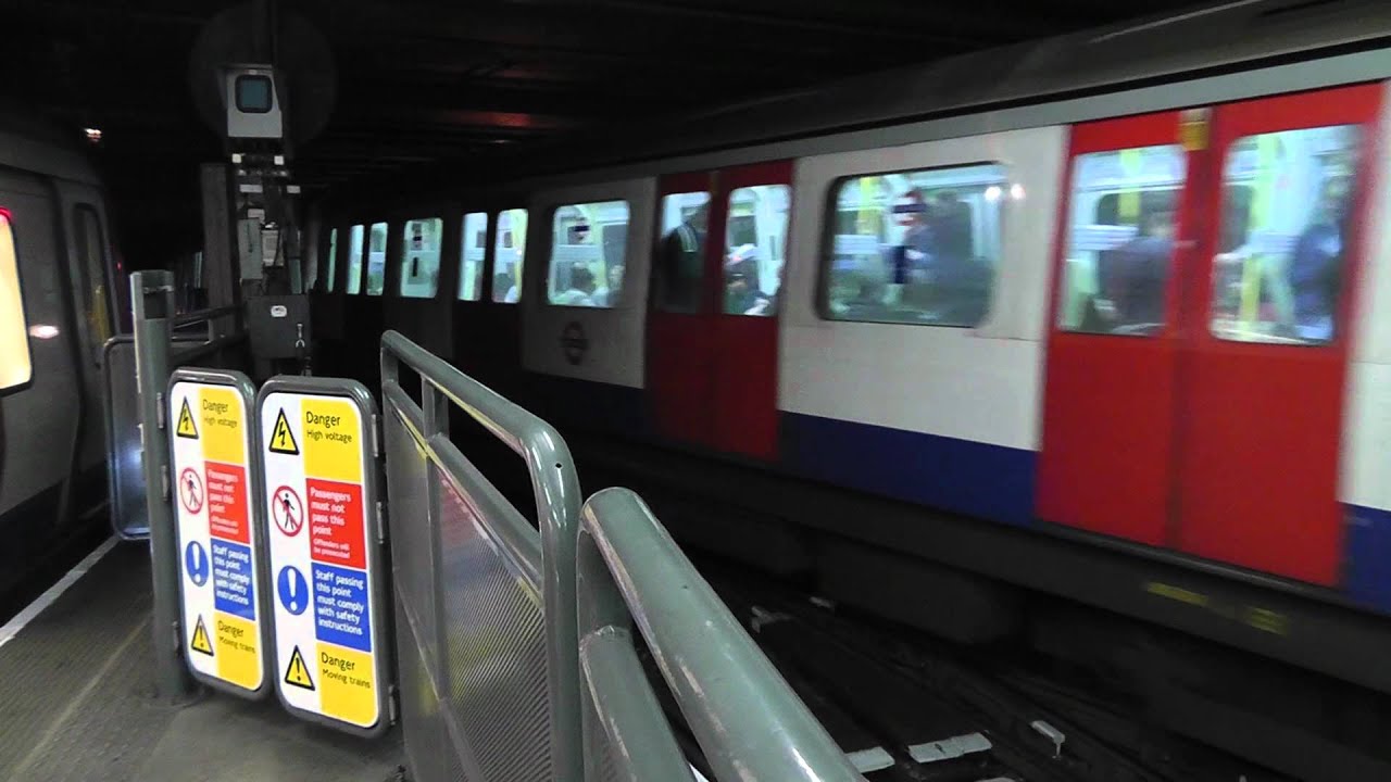 Hammersmith & City Line Cross Over @ Aldgate