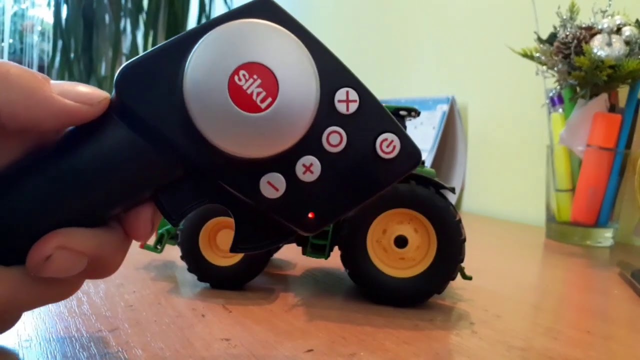 Unboxing new Siku control 1:32 john deere 8345r,test on hill