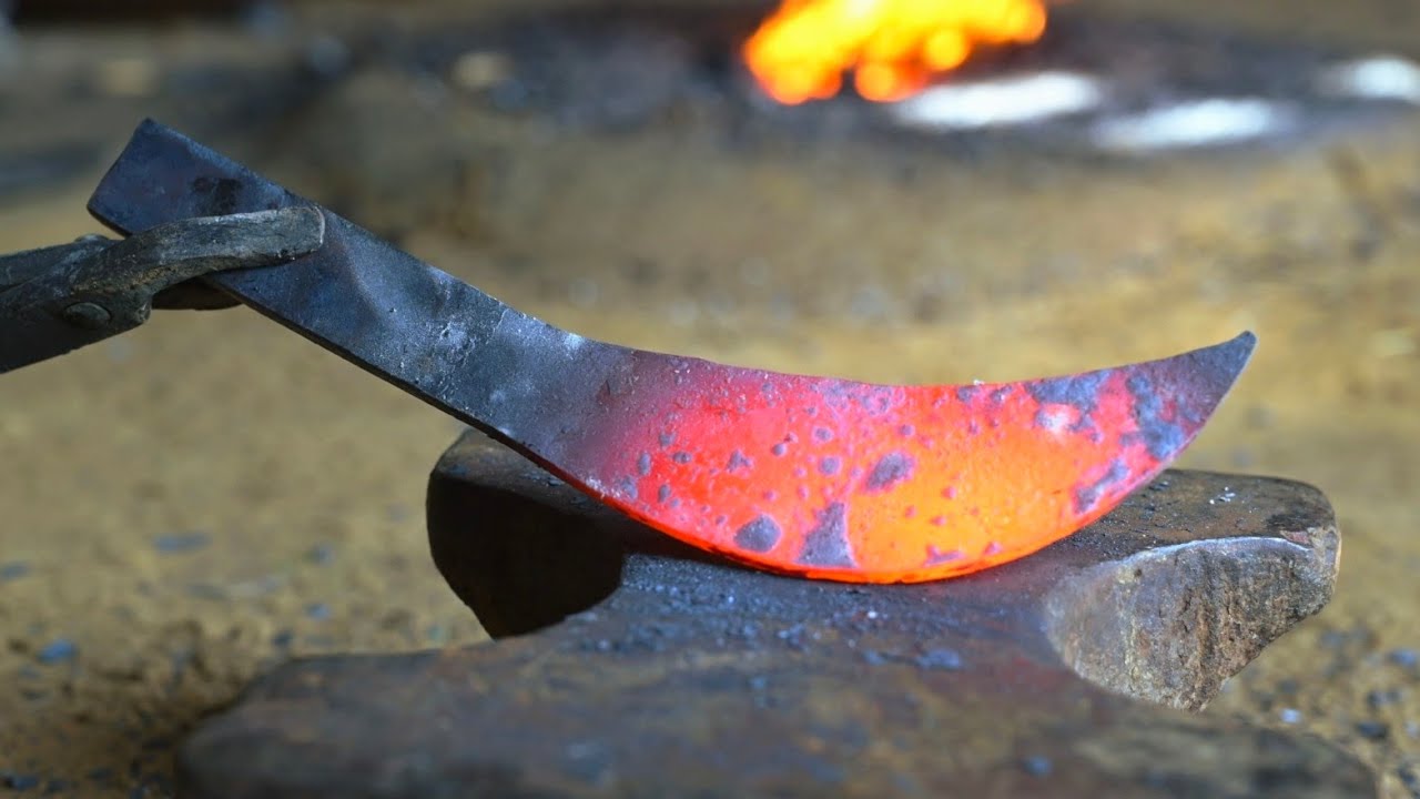 A bamboo cutting knife from a truck bearing / blacksmith