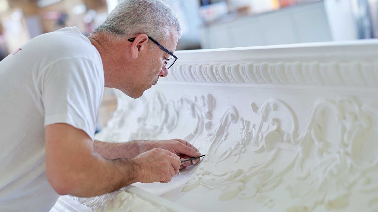 Secrets d'atelier : l'art monumental du plâtre décoratif chez Staff Décor