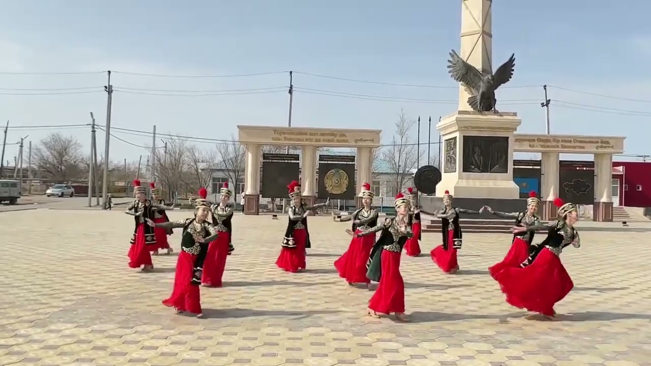 лгілі “Аққайын” би ансамблі, “Қамажай”биі. “Біз таланттарды іздейміз!” үшін арнайы түсірілген