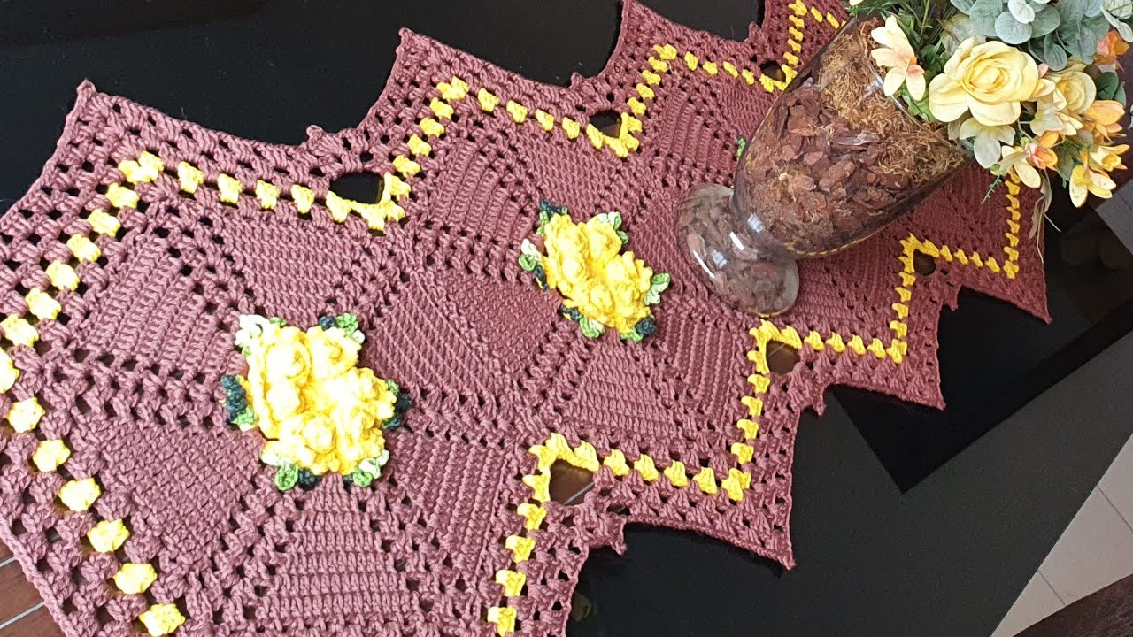 CAMINHO DE MESA EM CROCHÊ FLOR BRINCO DE PRINCESA