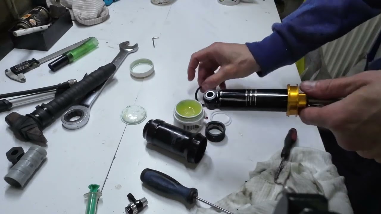 Serwis oraz usprawnienie powietrznego dampera rock shox deluxe select+