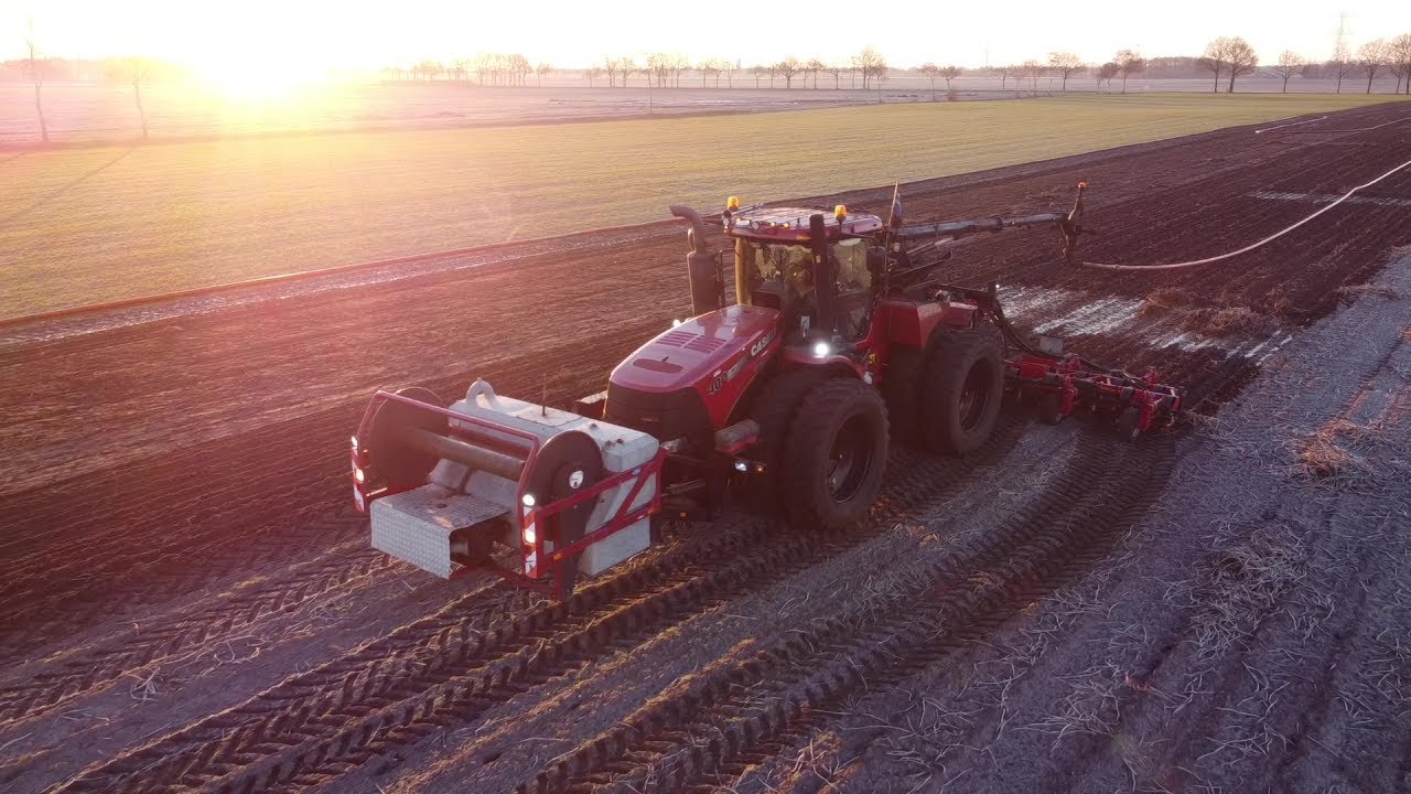 Sleepslangen | Bouwland bemesten | Loonbedrijf H. van Oosten Meeden | Case IH Steiger 400