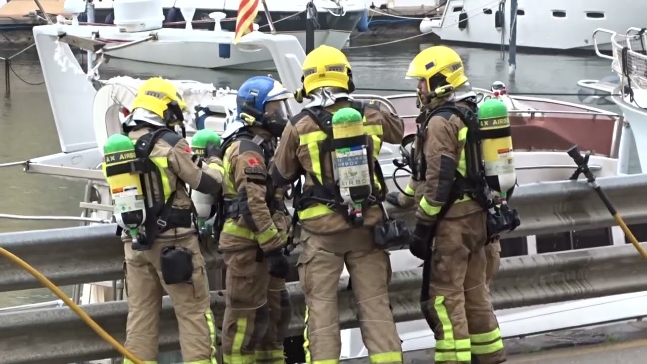22 02 2025 Boot in Empuriabrava ausgebrannt