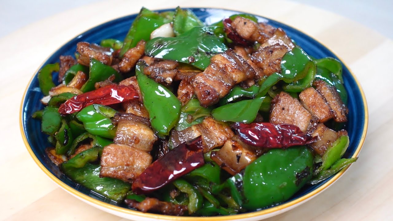 三分钟就能学会的辣椒炒肉，肉嫩不柴，辣香十足，米饭两碗都不够吃 Hunan style stir fried pork with peppers learn in three minutes