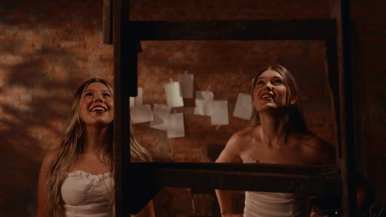 Natasha Soley ft. Thalia Soley - DOS ALAS (Official Video)