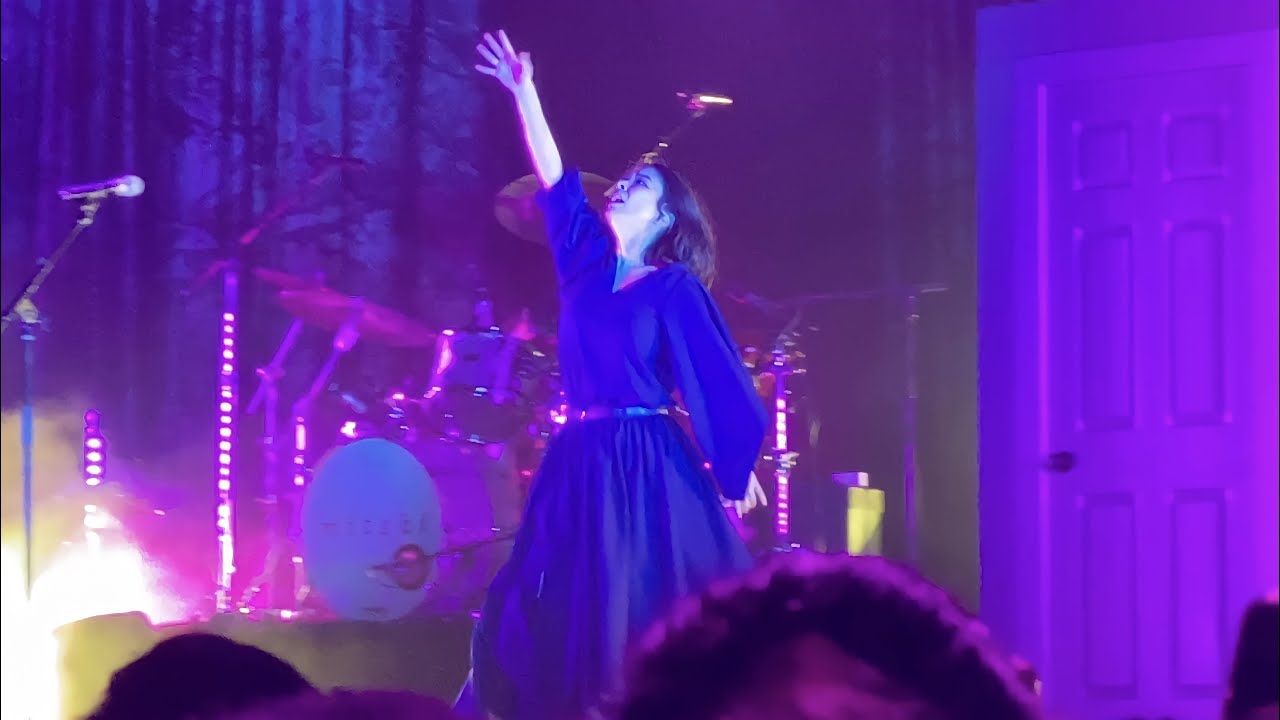 Mitski - I Don't Smoke - Live in LA @ Shrine Expo Hall