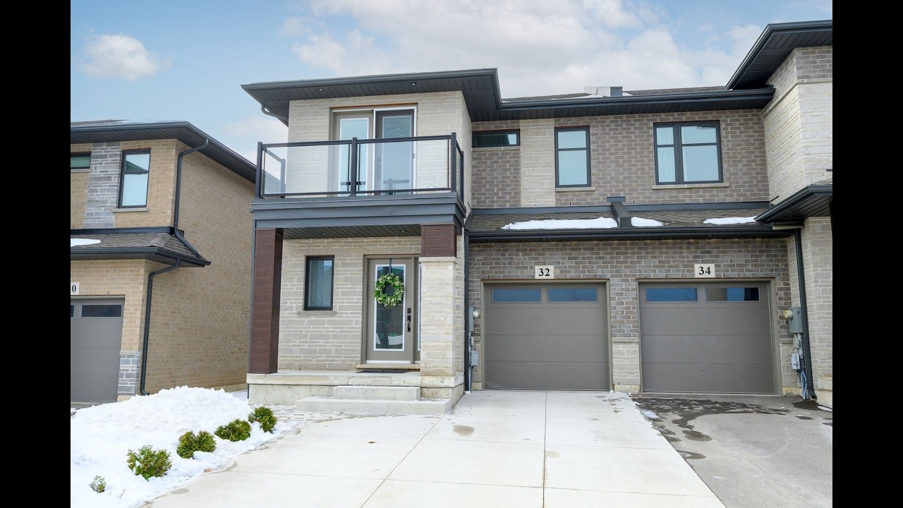 FOR SALE: NEARLY NEW 3 BEDROOM, 2.5 BATH EXECUTIVE END UNIT TOWNHOME