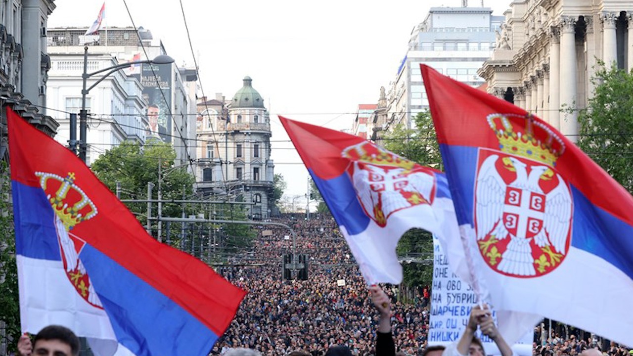Dashevci: Duhet të shembet establishmenti në Serbi, edhe vetë populli vetë e ka thënë këtë