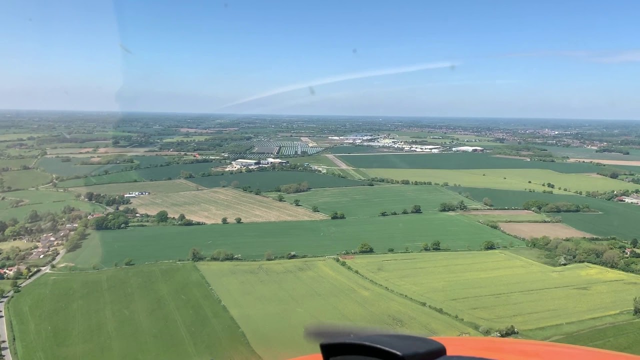 Approach on Runway 27 Beccles Airfield