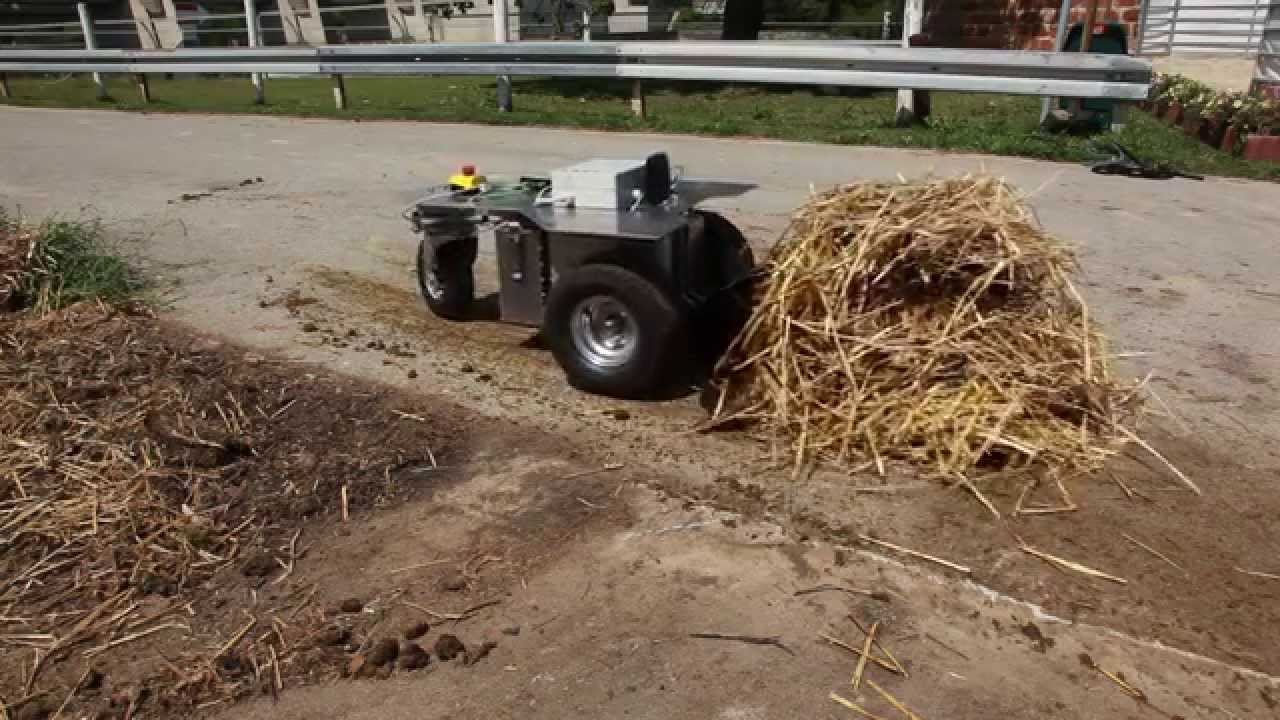 Roboter schiebt Pferdemist