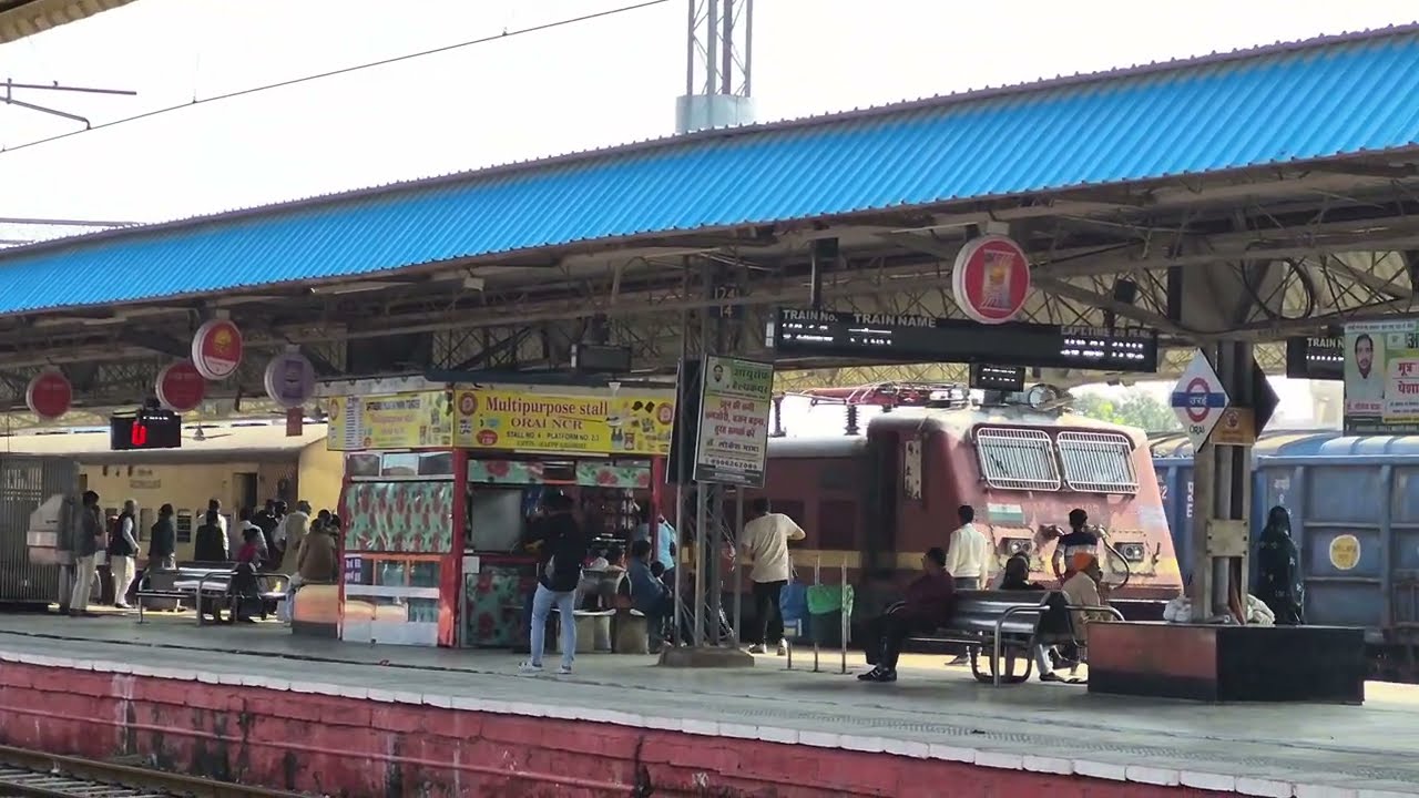 51863 Sarsoki - Konch passenger arriving Orai * 3 coach ki train*