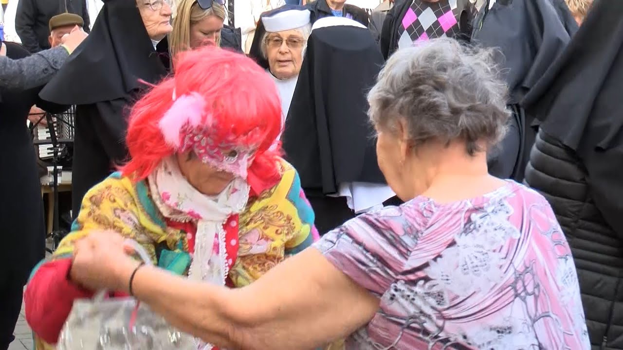 Mókás mulatság a hévízi termelői piacon