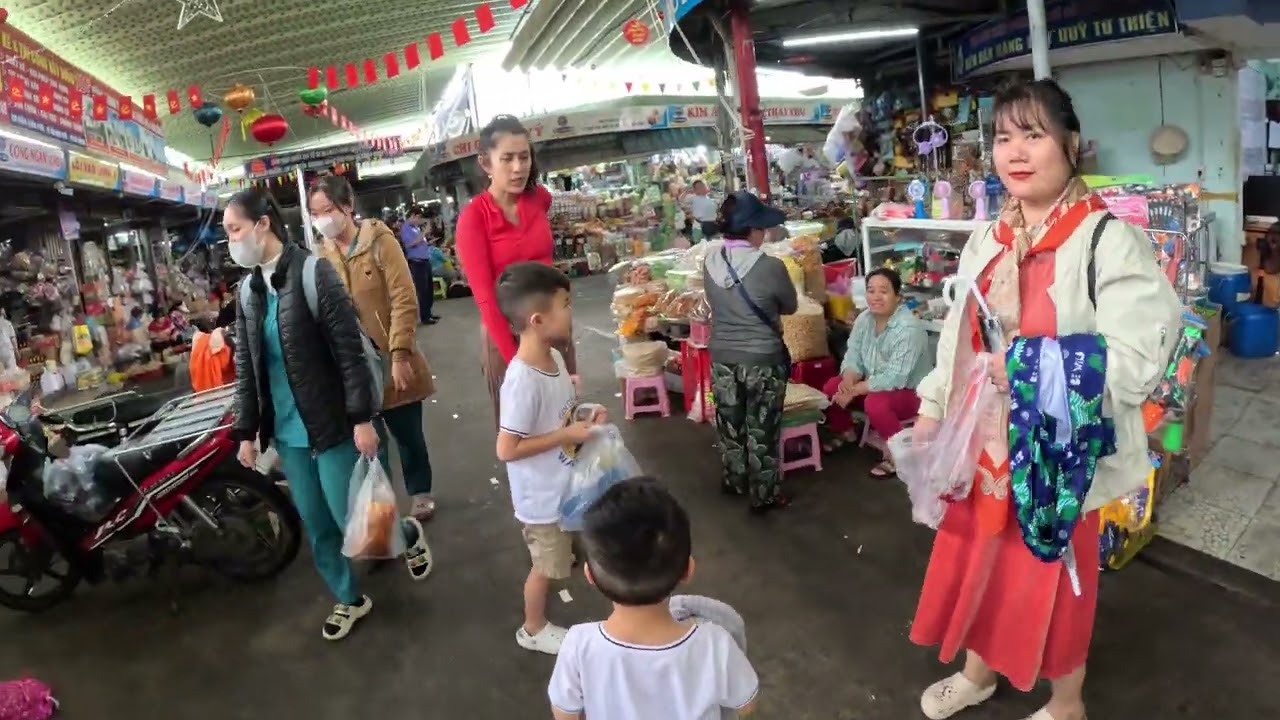 Walking in the market in Da Nang (Vietnam) on Dec 26 2024 - Part2