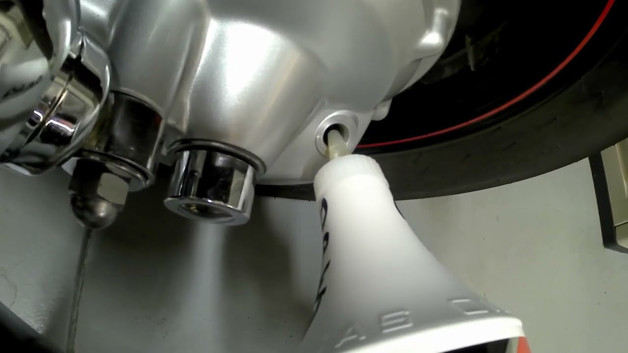 2007 Vmax 1200 Rear Final Drive Fluid Change upgrade using Lucas brand synthetic gear oil