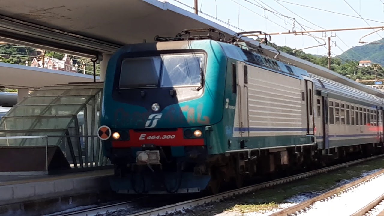 Arrivi partenze e treni in sosta alla stazione di Savona!!