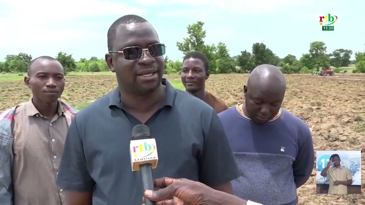 Le tracteur de l’initiative présidentielle laboure gratuitement des champs dans le Ioba