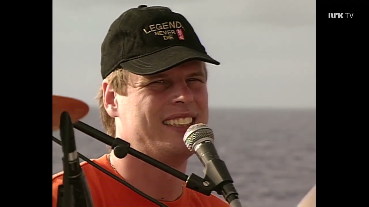 Danseband spiller ombord på SS Norway 1997