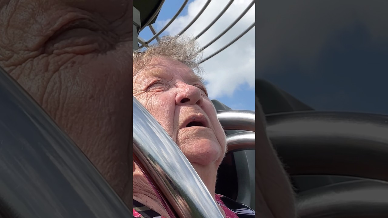 GRANDMA ON ROLLERCOASTER!