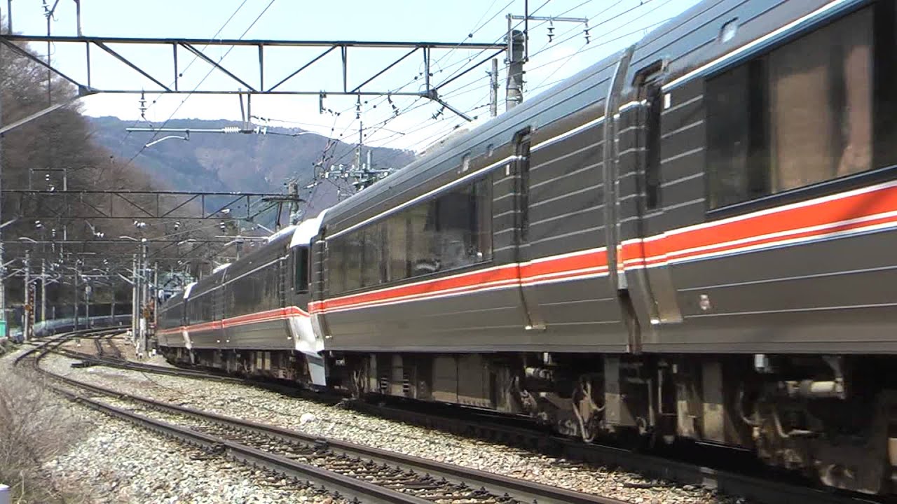 スイッチバックの姨捨駅　特急｢しなの｣通過
