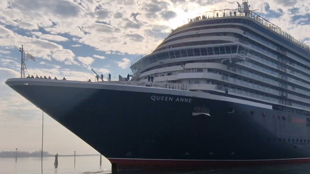Queen Anne Cruise Ship - Cunard - Sea Trials 18/02/2024 Venezia - Horn -