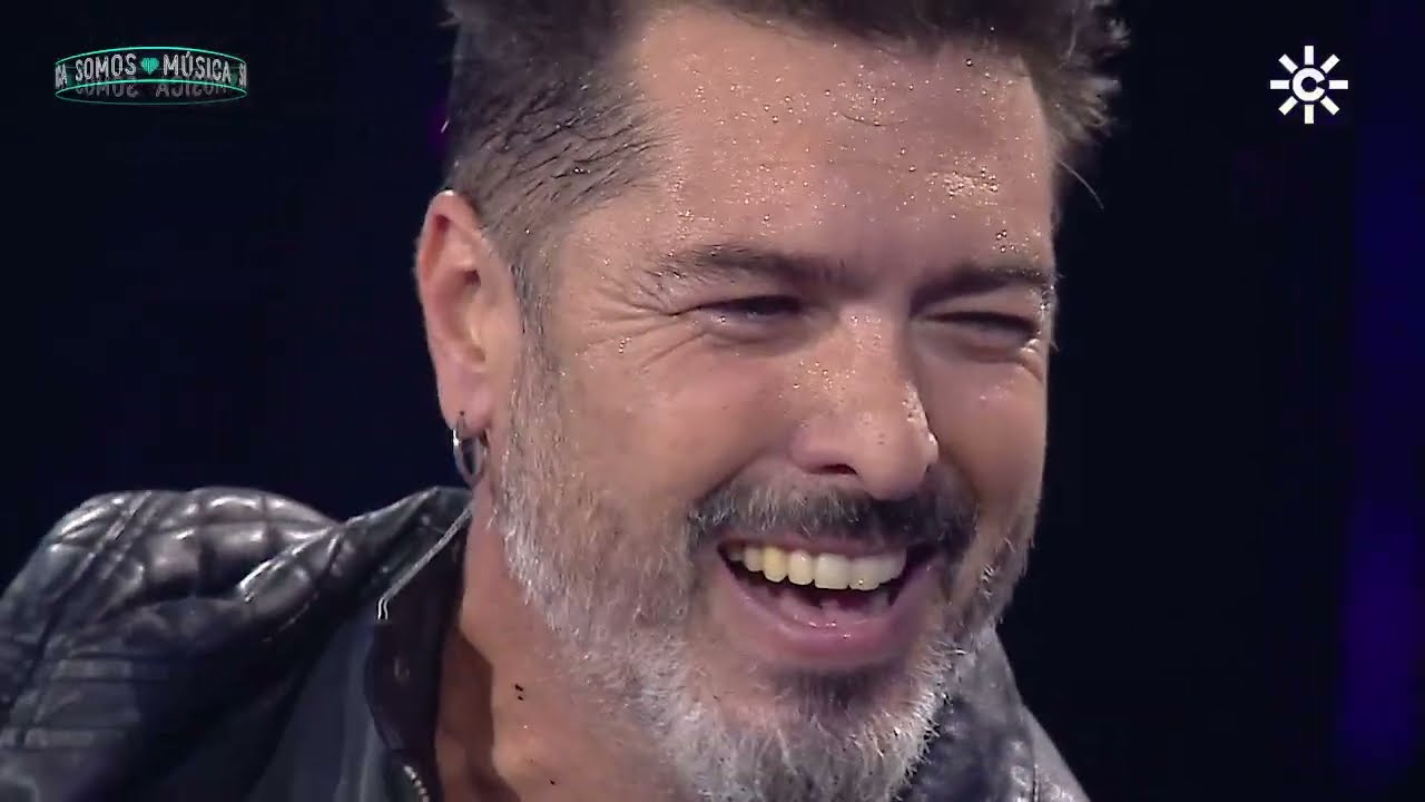 Miguel Nández interpreta 'A la puerta de un garito' en 'Somos Música'
