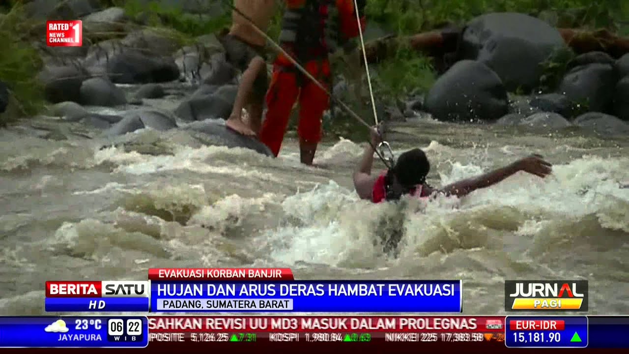 Hujan dan Arus Deras Hambat Evakuasi Korban Terjebak Banjir