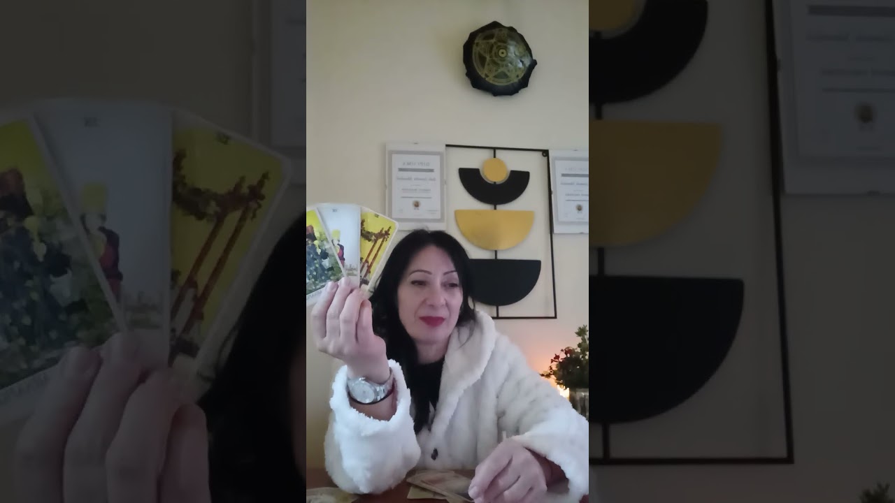Vărsător Martie♥️.Trecutul te spionează și îți trimite piedici în iubire,dar relația ta evoluează 