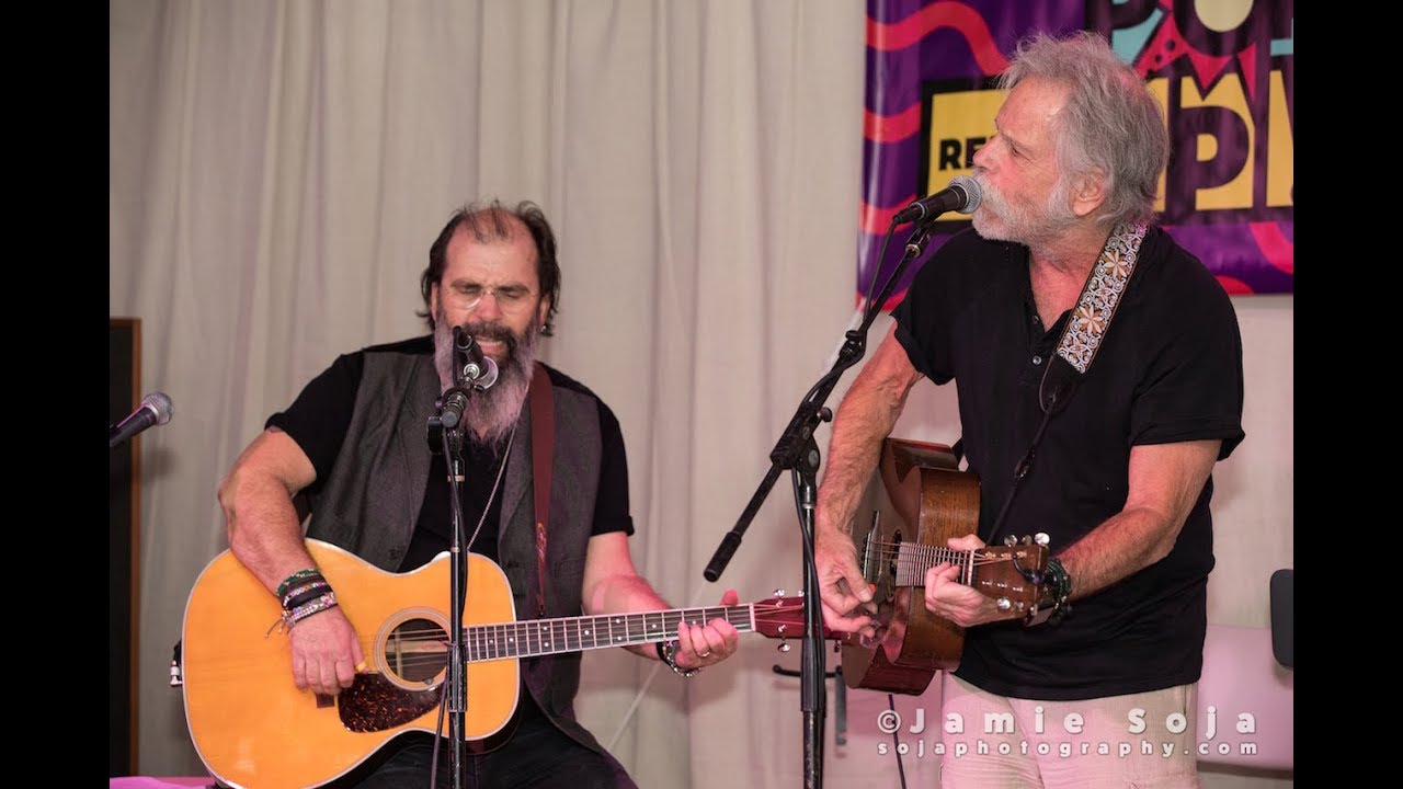 Steve Earle and Bob Weir perform Grateful Dead's 