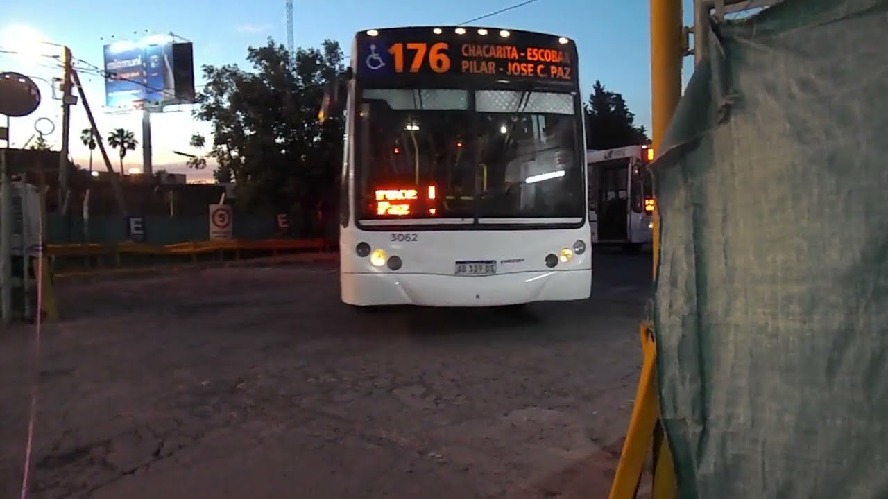 linea 176 interno 3062 metalpar Iguazú ll MB OH1618L-sb saliendo de fonaví a cruce de José C Paz