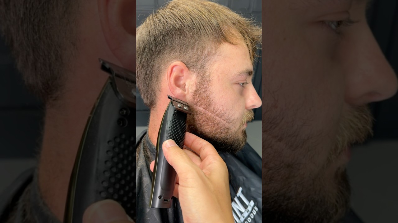 Moicano + Barba Italiana                          Matte Paste da STMTN. #barba #barber #barbearia