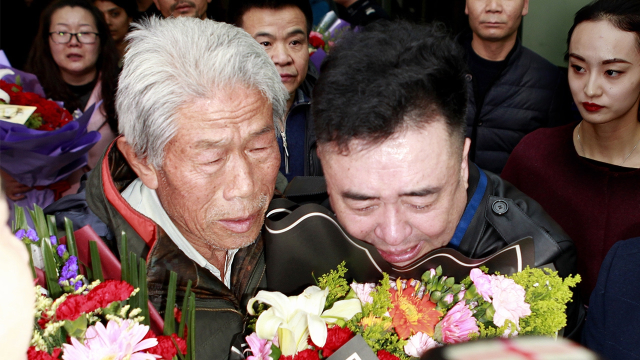 Chinese army veteran makes emotional return home after 54 years stranded in India